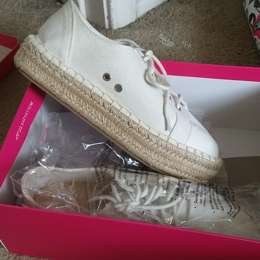 Shoe